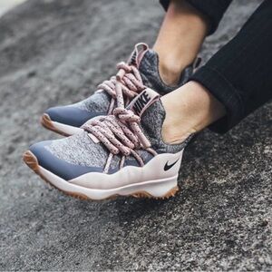 Nike Sneakers Women’s 5.5 City Loop in Silt Red